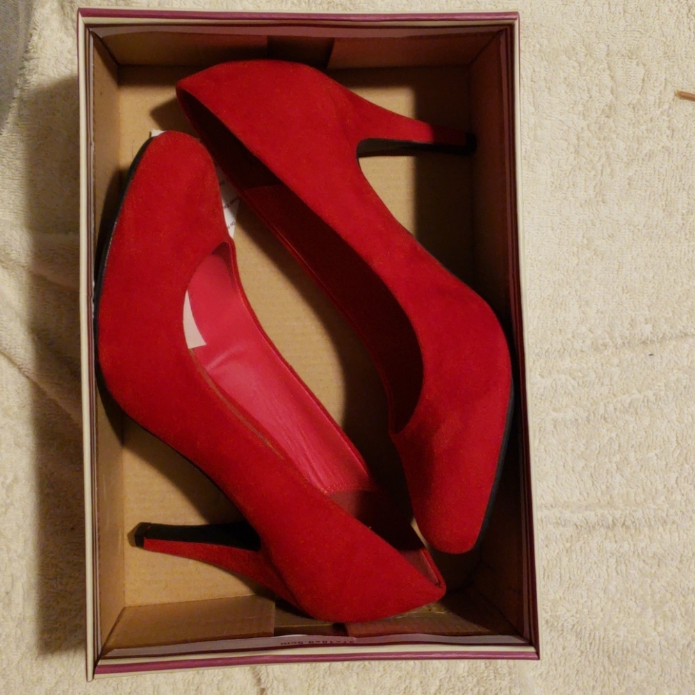 Red Pumps
